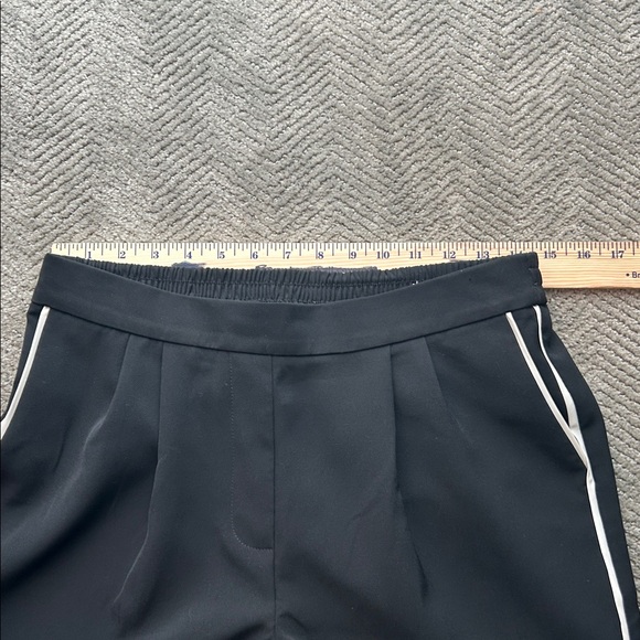 Ann Taylor Pull On Jogger Pleated Front Pockets Ankle Pants Sz 6 NWT Black - Picture 9 of 12